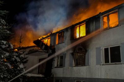 EXKLUSIVE Bilder/Video! Wolfach-Kirnbach: Vollbrand eines Ferien-und Freizeitheim Moosenmaettle